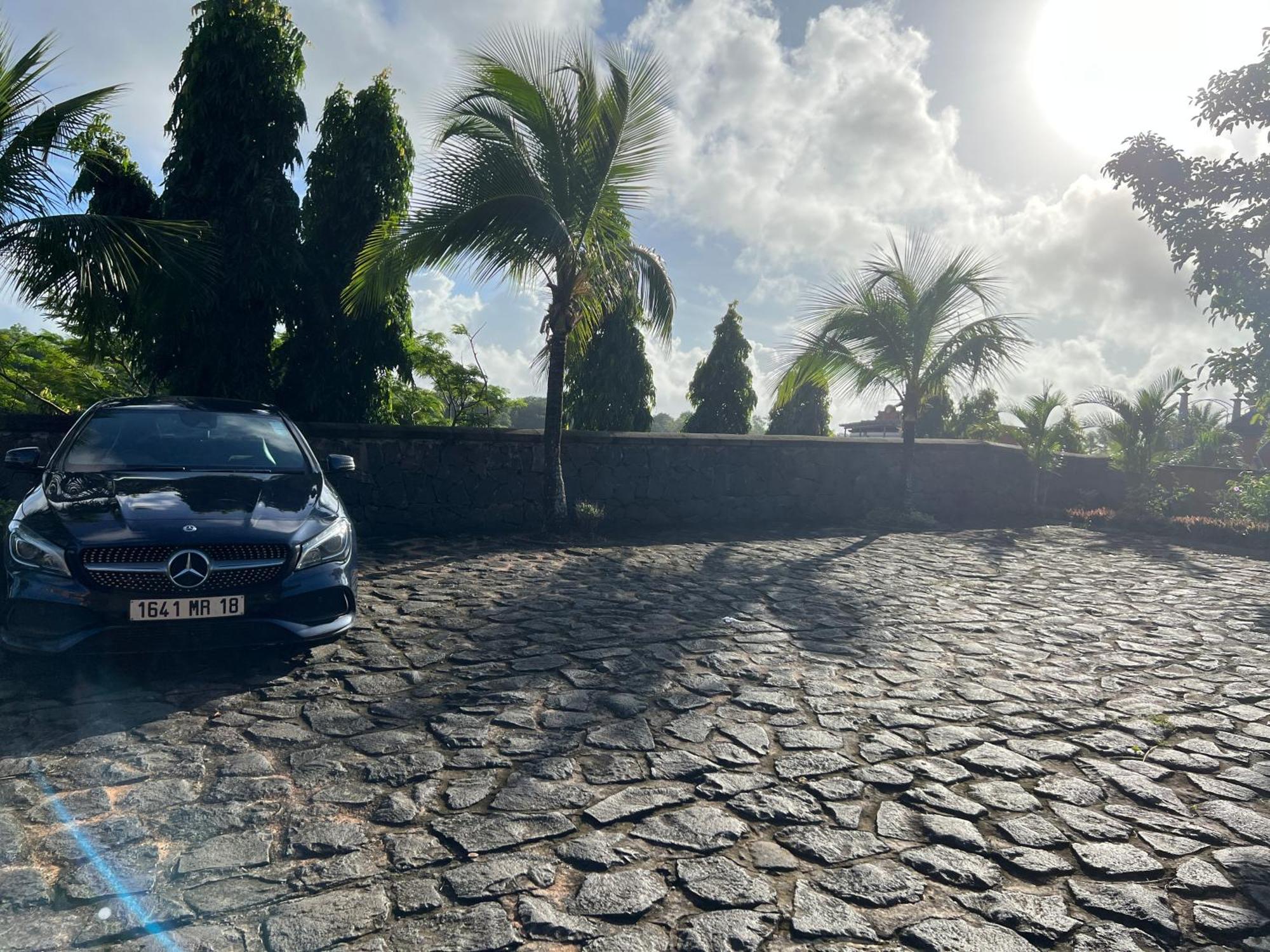 Villa In Port Chambly ,Mauritius Terre Rouge  エクステリア 写真